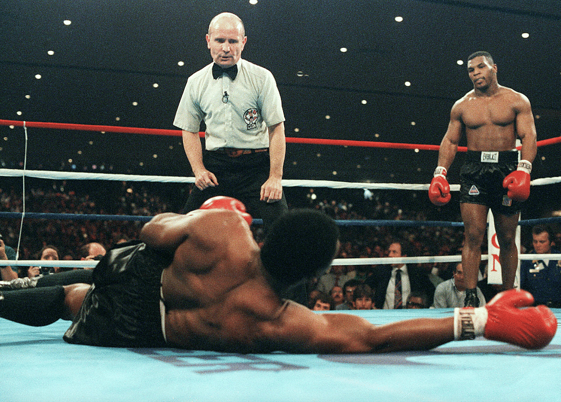 1986: TYSON WINS W.B.C. CHAMPIONSHIP