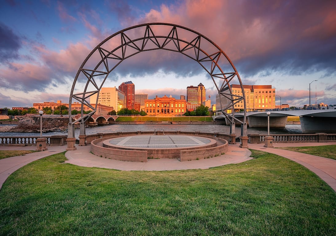 Cityscape image of Des Moines, Iowa, skyline.