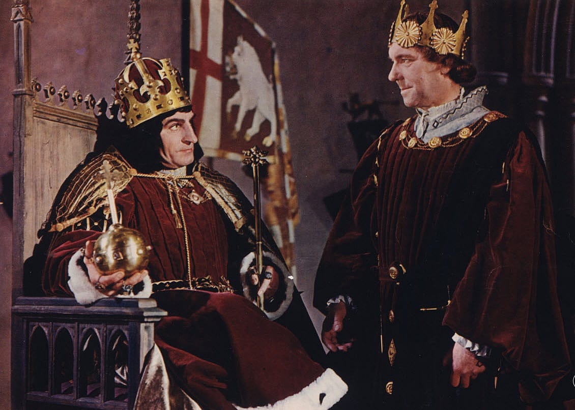 Laurence Olivier and Ralph Richardson in a scene from "Richard III"