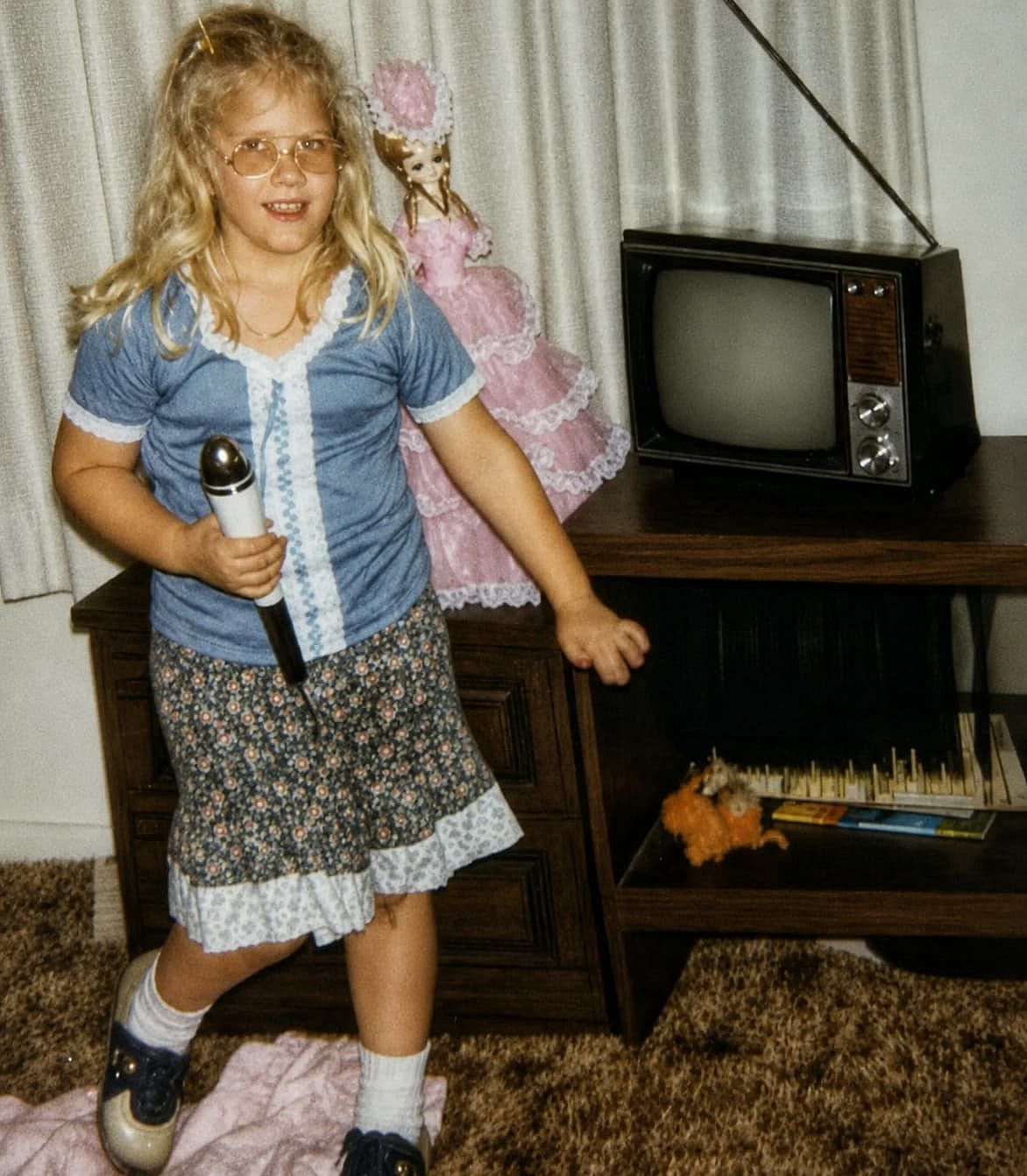 Little girl singing for Solid Gold, 1980.