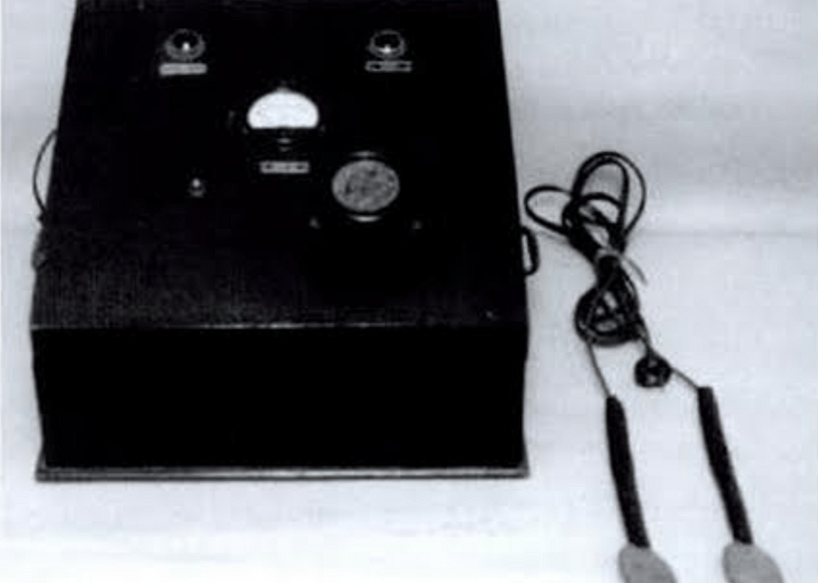 1947: Defribrilator