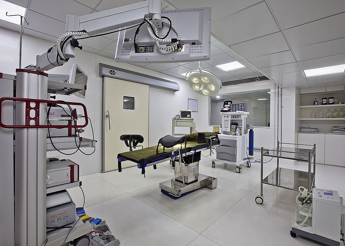 1987: First laparoscopic surgery using a robotic system