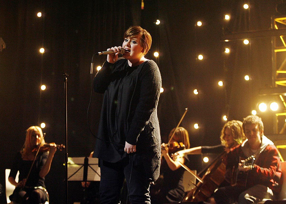 Adele performing on stage early in her career