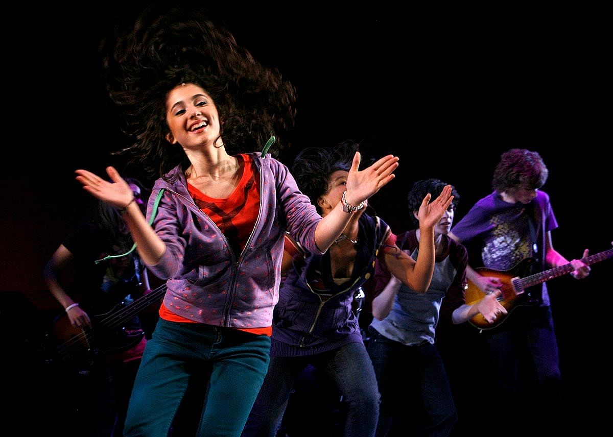 Photo of a young Ariana Grande performing on Nickelodeon with a band.