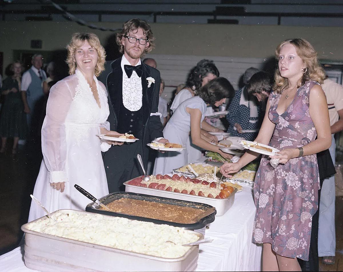 Couple enjoys wedding dinner in 1984