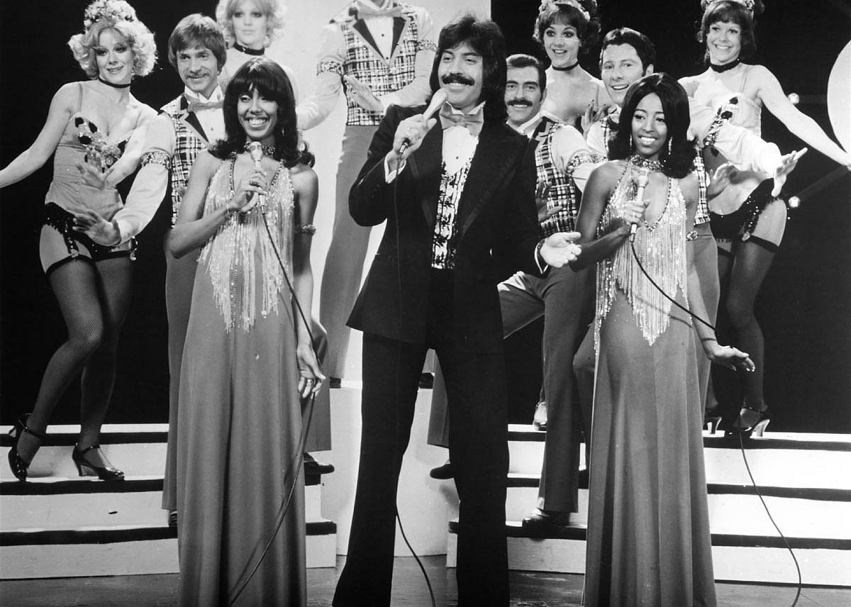Tony Orlando performing with Dawn.
