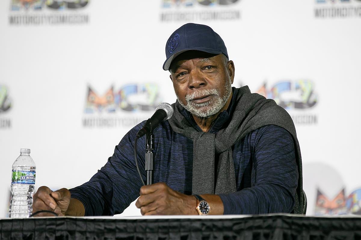 Novi, MI - May 20, 2023: Carl Weathers hosts a panel at Motor City Comic Con