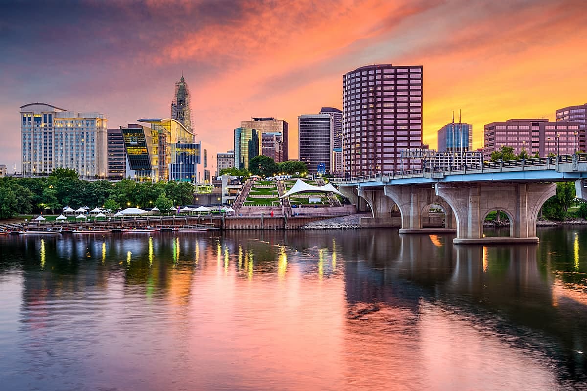 Hartford, Connecticut, USA downtown skyline.