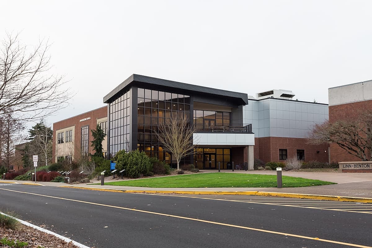 Madrone Hall in the Linn-Benton Community College