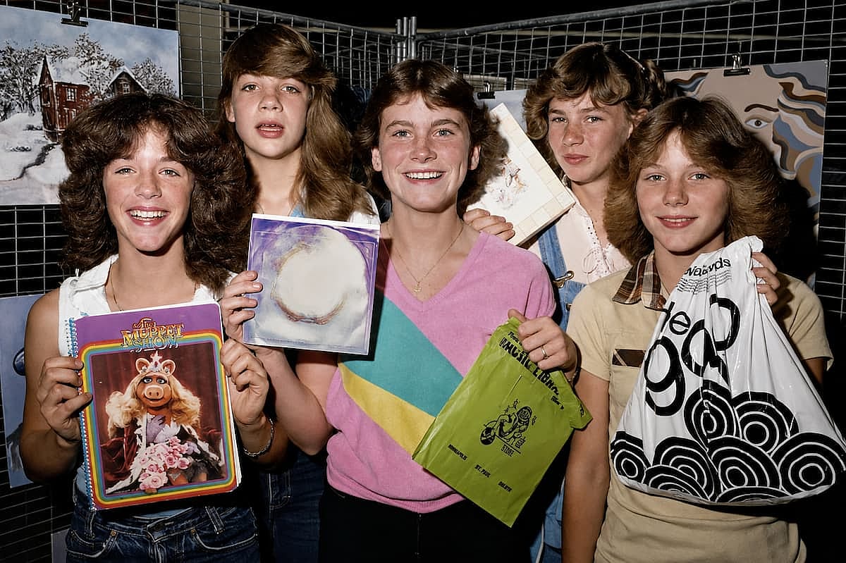 A group of teenagers show her purchases at a mall in 1980.