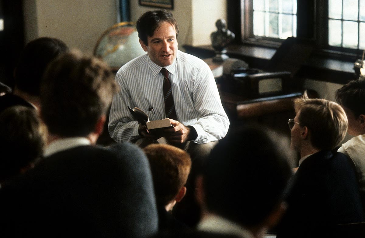 Robin Williams wearing a suit and talking to a class in Dead Poets Society (1989)
