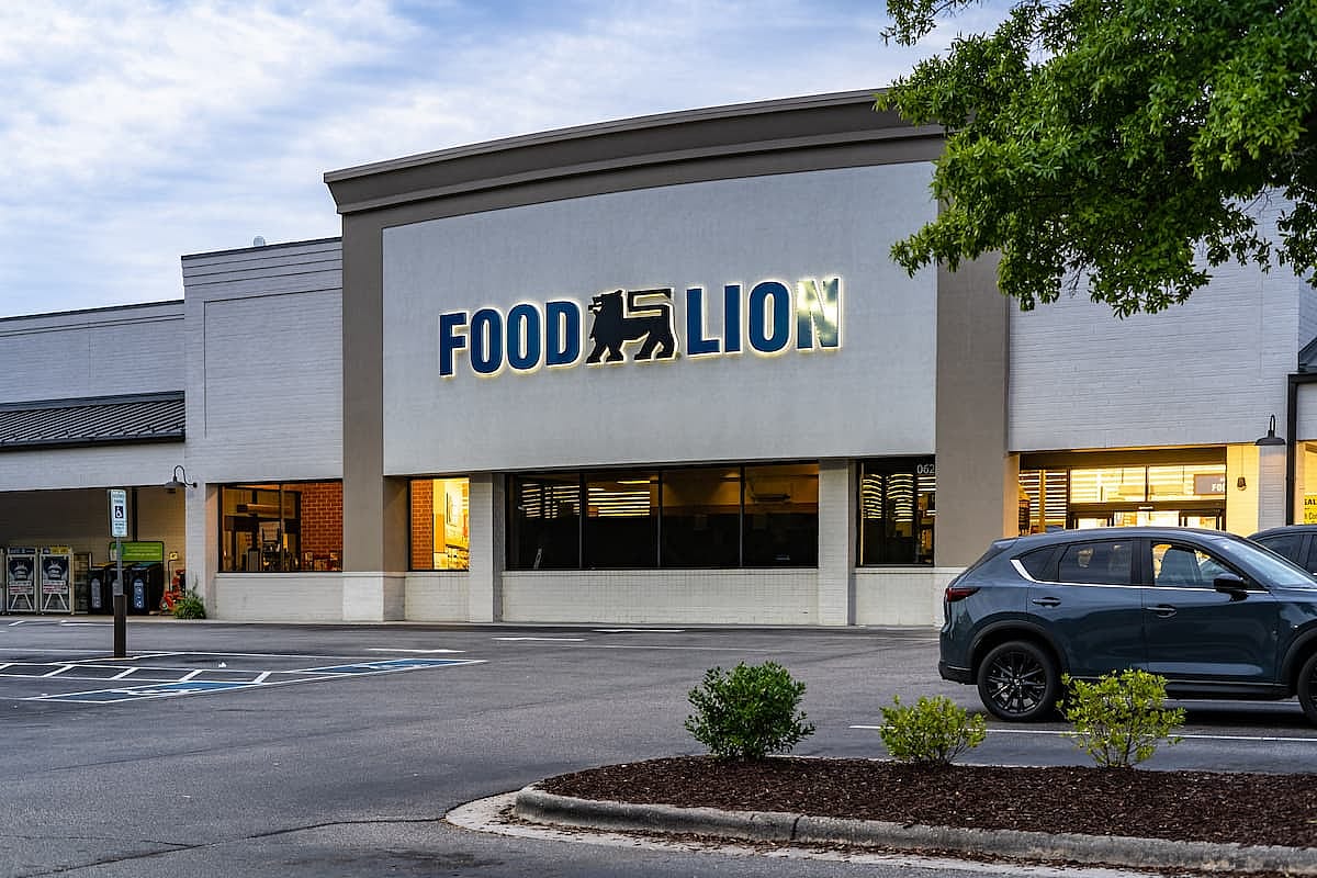 Food Lion Grocery Store Sign In Apex, North Carolina.