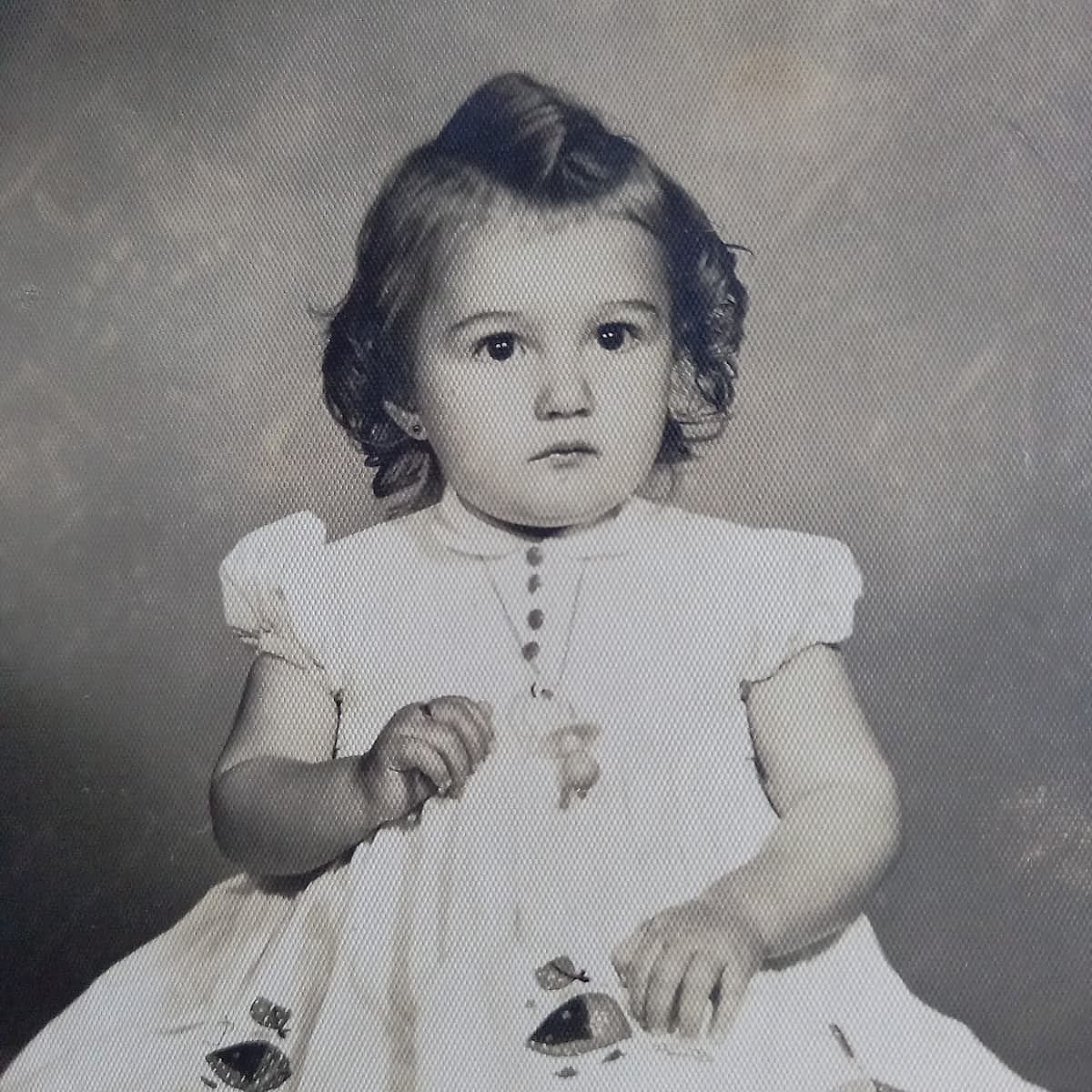 Portait of a beautiful little girl.