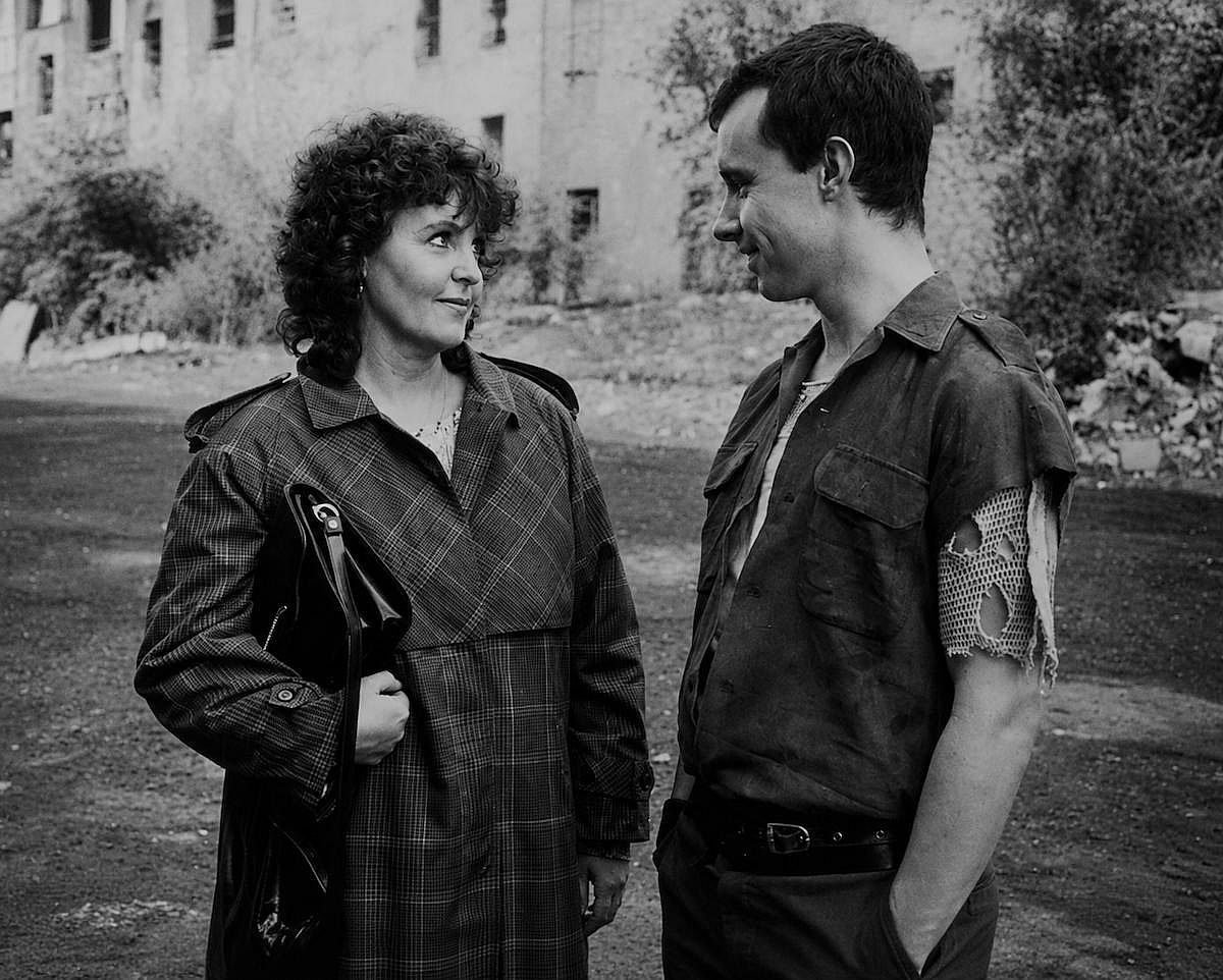 Pauline Collins and Gareth Jefferson smiling and looking at each other in Shirley Valentine (1989)