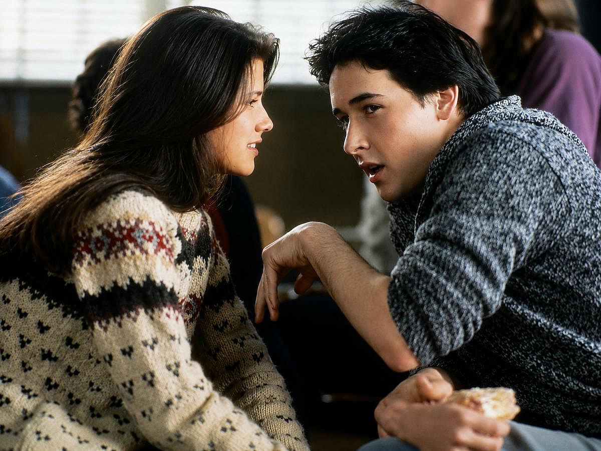 John Cusack talking closely to Daphne Zuniga during a scene of The Sure Thing (1985)