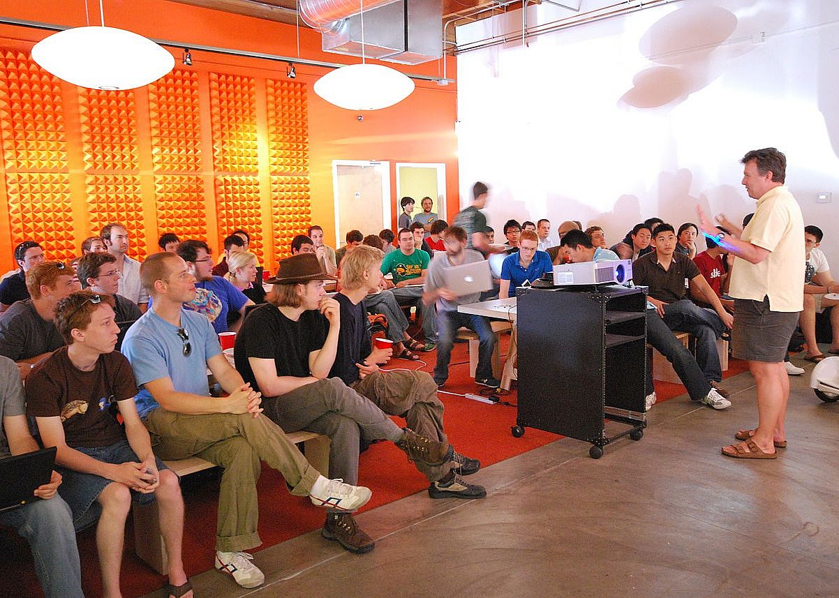 2005: Y Combinator changes venture capitalism model