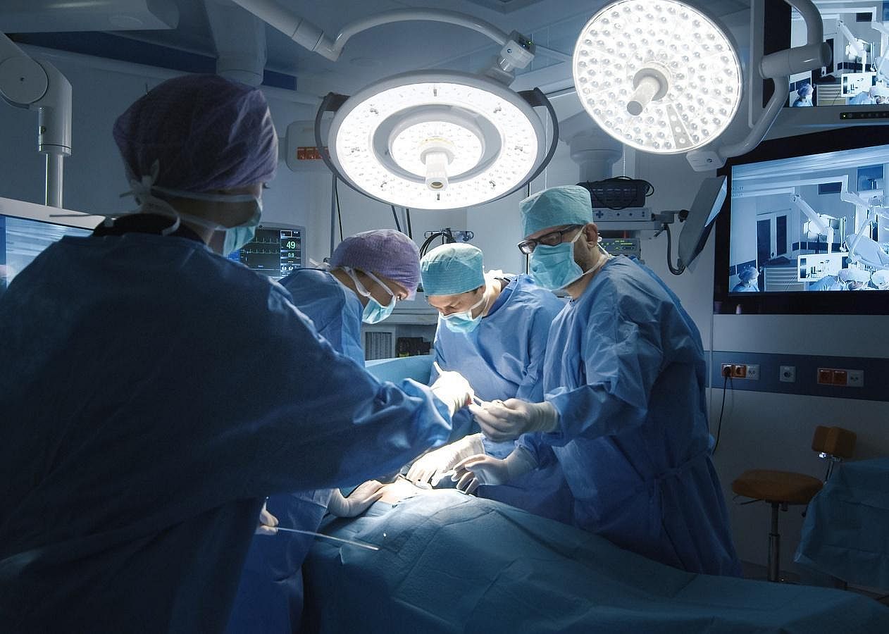 #40. Surgical technologists