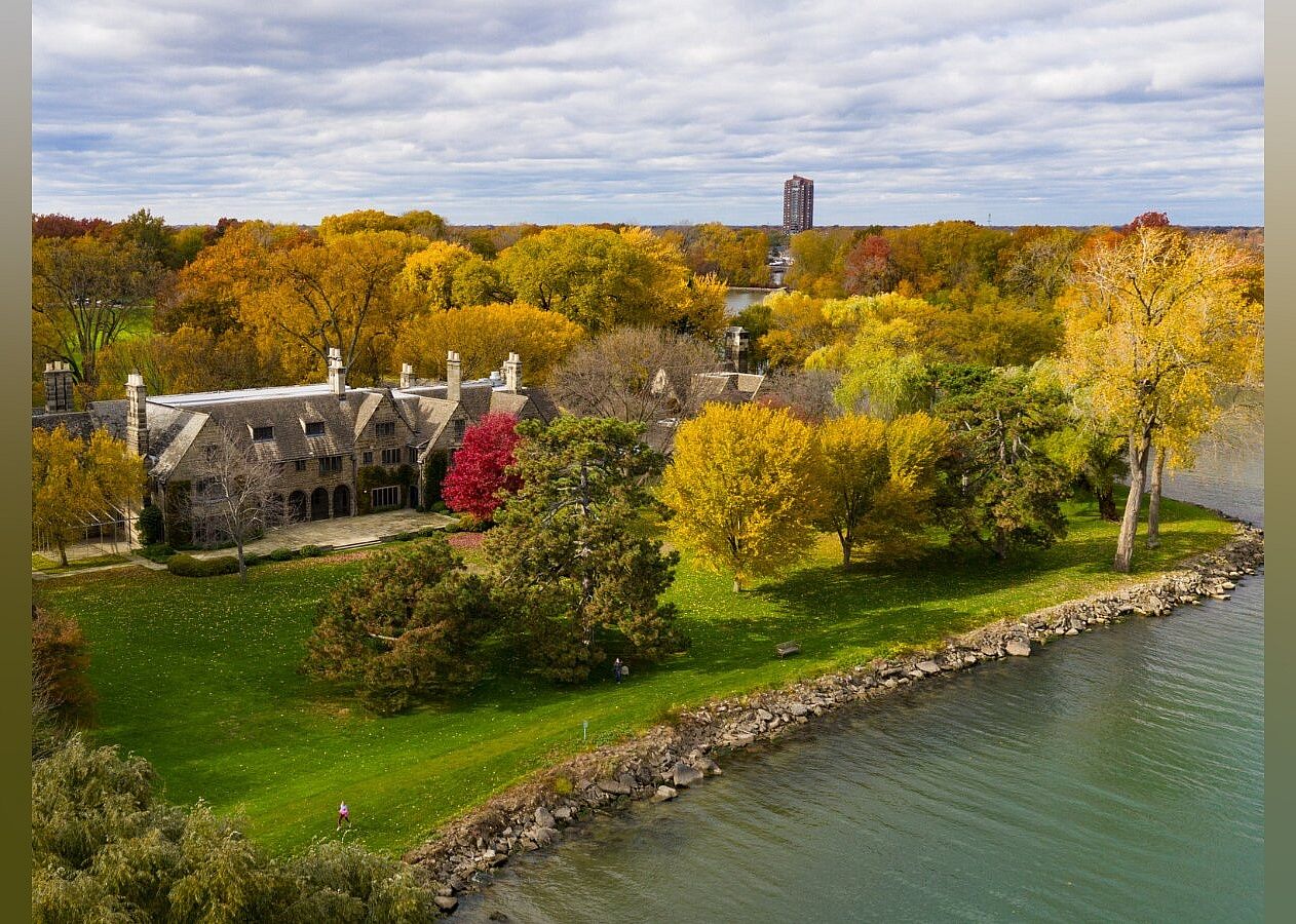 #21. Edsel & Eleanor Ford House