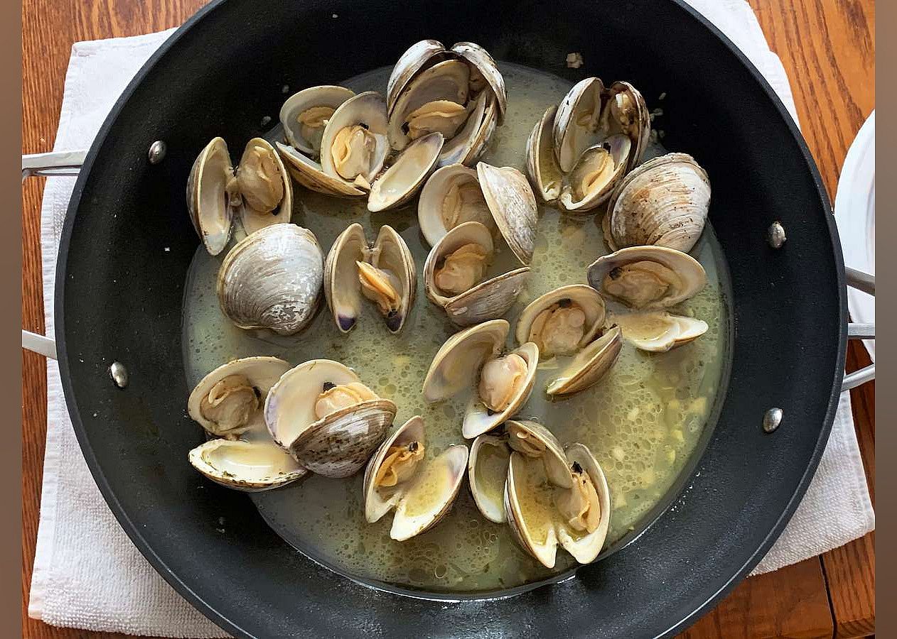 Scott Ure's Clams And Garlic