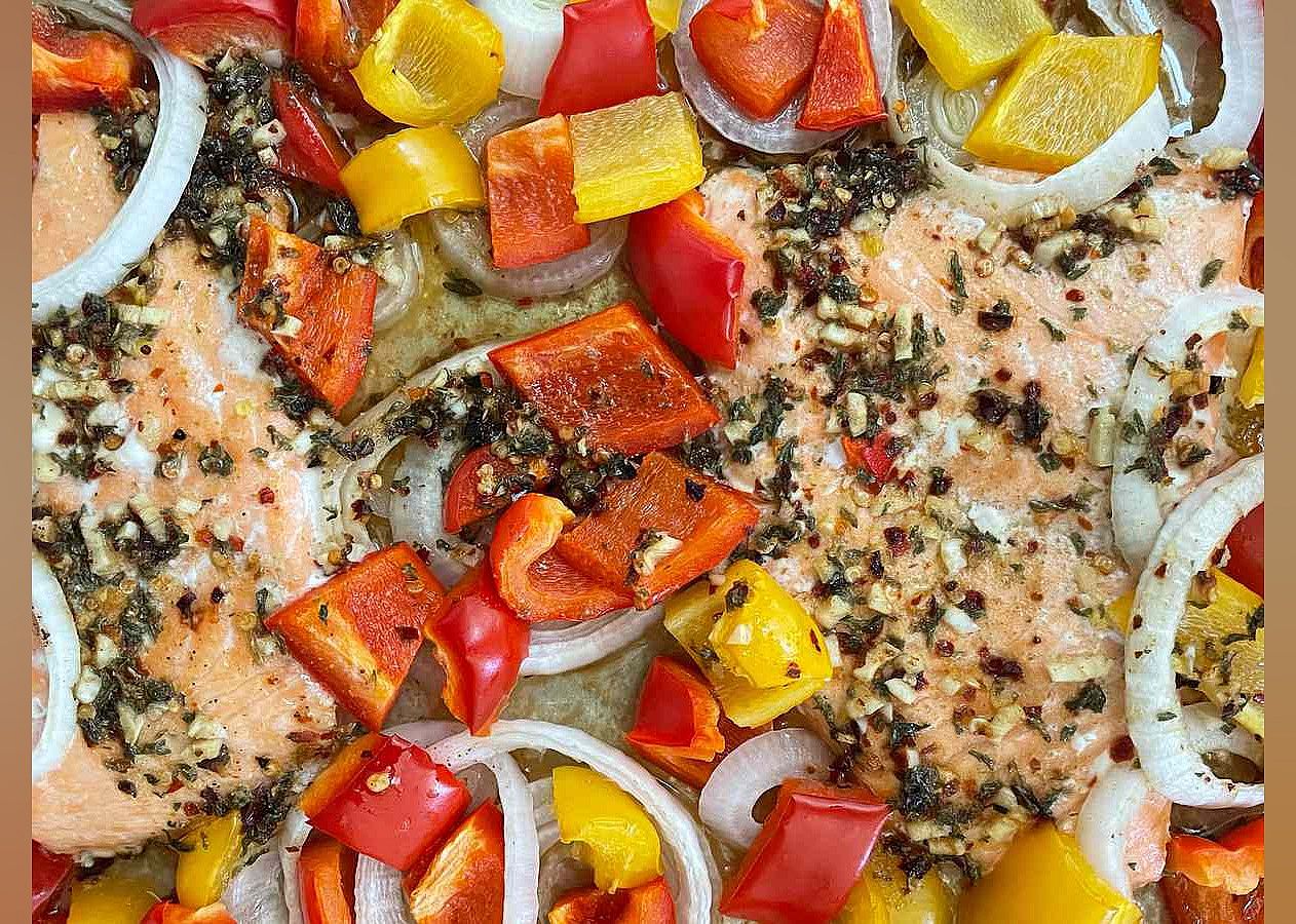 Sheet Pan Salmon and Bell Pepper Dinner