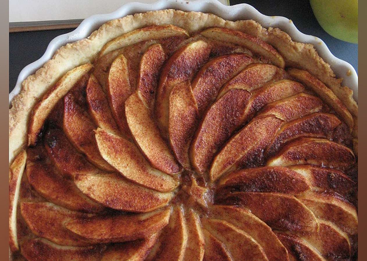French Apple Tart (Tarte de Pommes a la Normande)