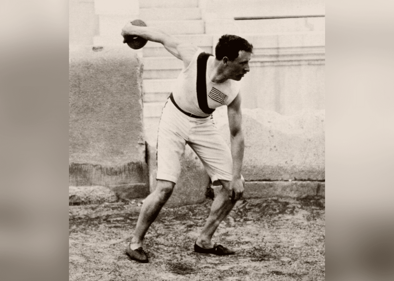 USA wins the discus event