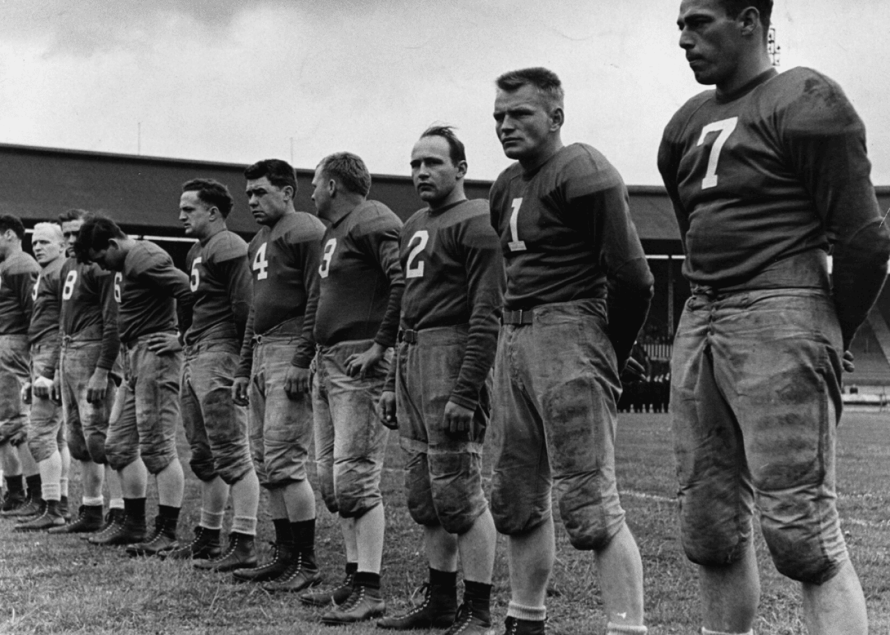 1943: NFL adjusts to war