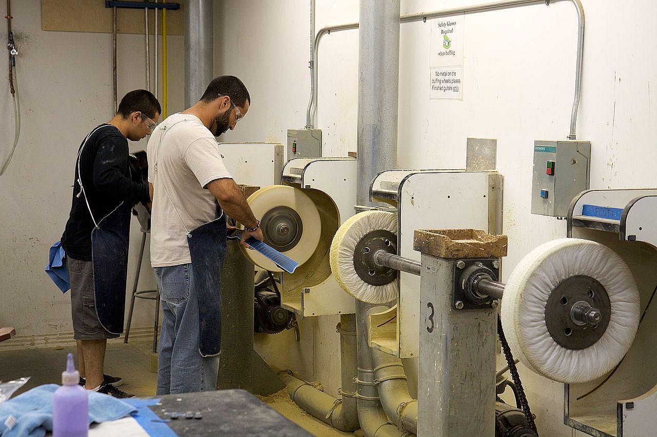 #21. Grinding, lapping, polishing, and buffing machine tool setters, operators, and tenders, metal and plastic