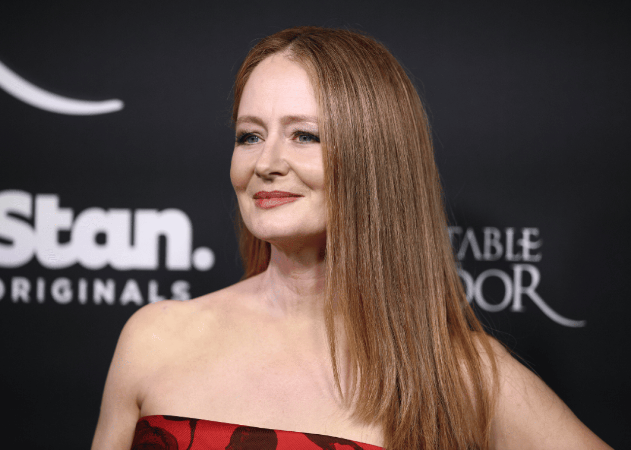 Miranda Otto attends event.