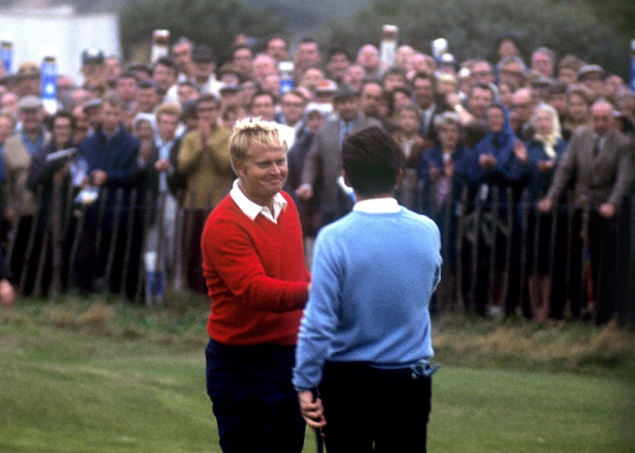Jack Nicklaus concedes a putt at the Ryder Cup