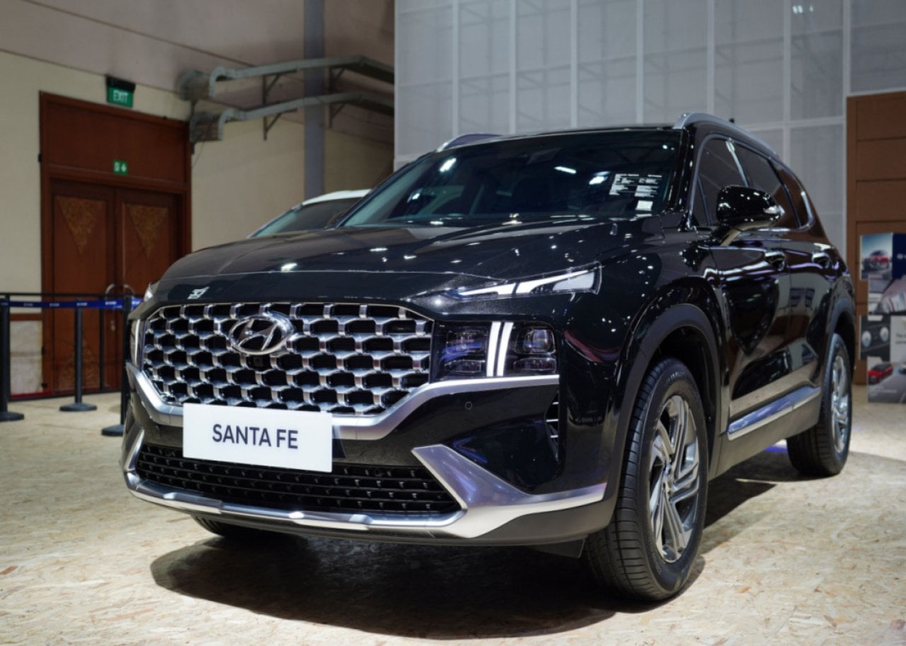 A black Hyundai Santa Fe.