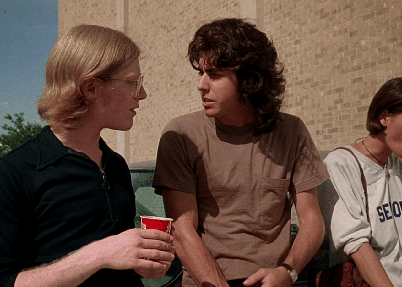 Anthony Rapp and Adam Goldberg talking outside in a scene from Dazed and Confused.
