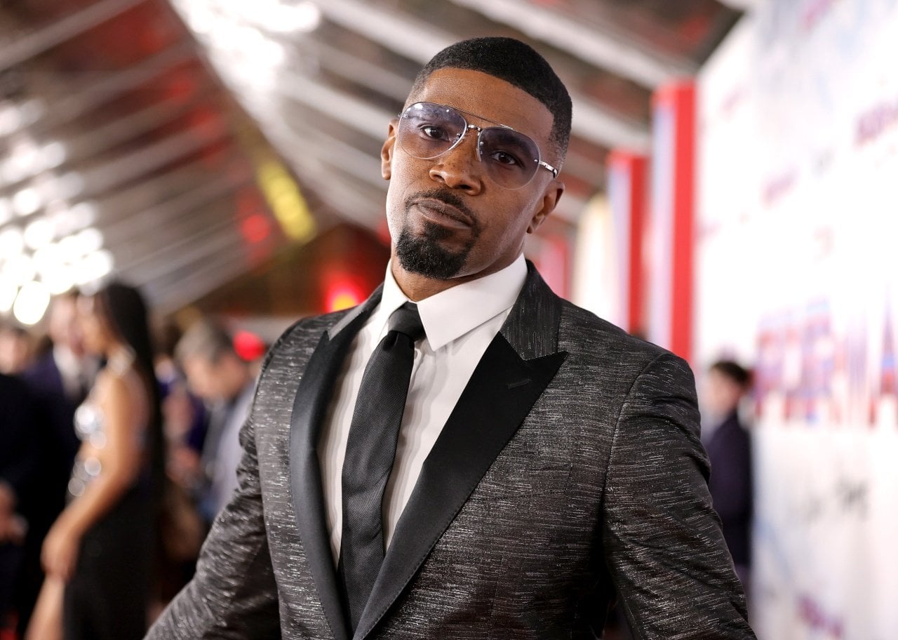 Jamie Foxx poses for a picture wearing sunglasses at a premiere.
