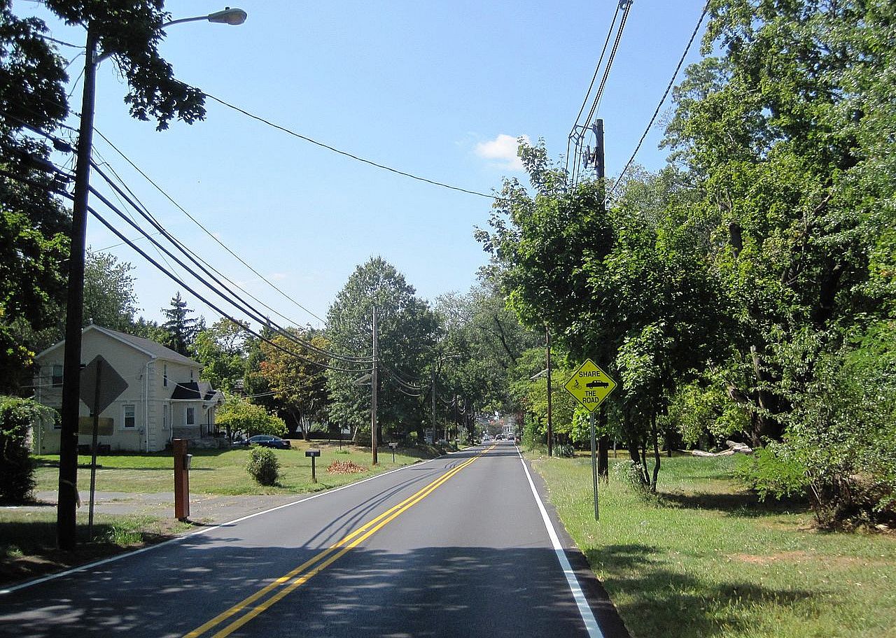 A small road lined with homes.