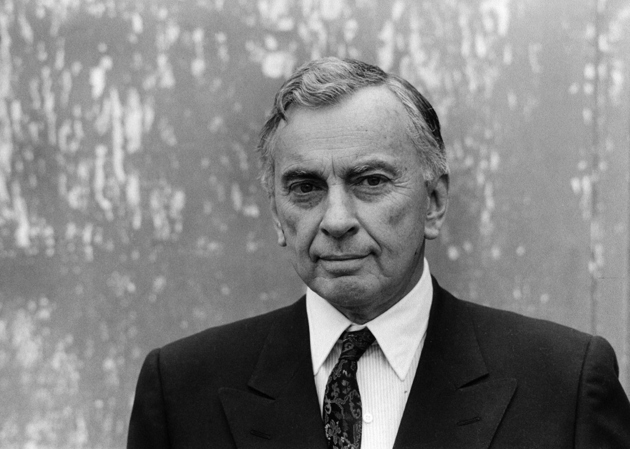 American writer Gore Vidal poses during portrait session.