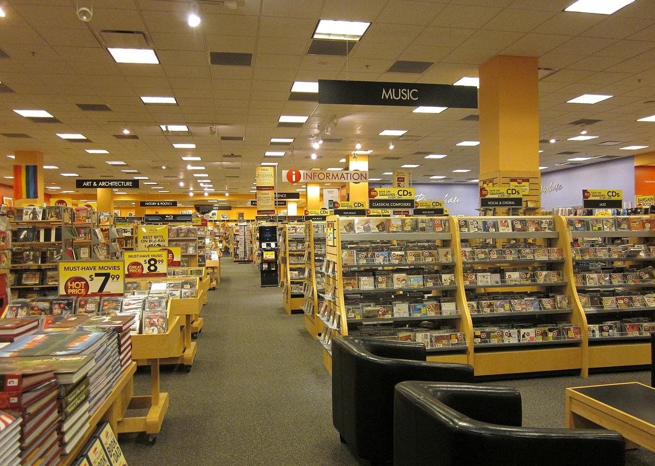 Rows of bookshelves in Borders.