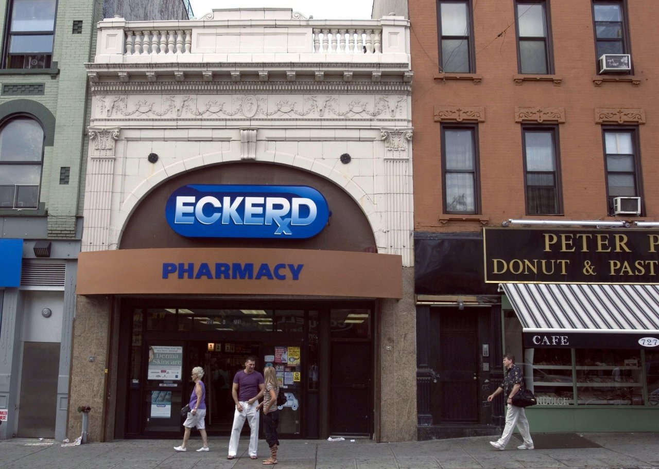 People standing on the sidewalk in front of Eckerd's Pharmacy.