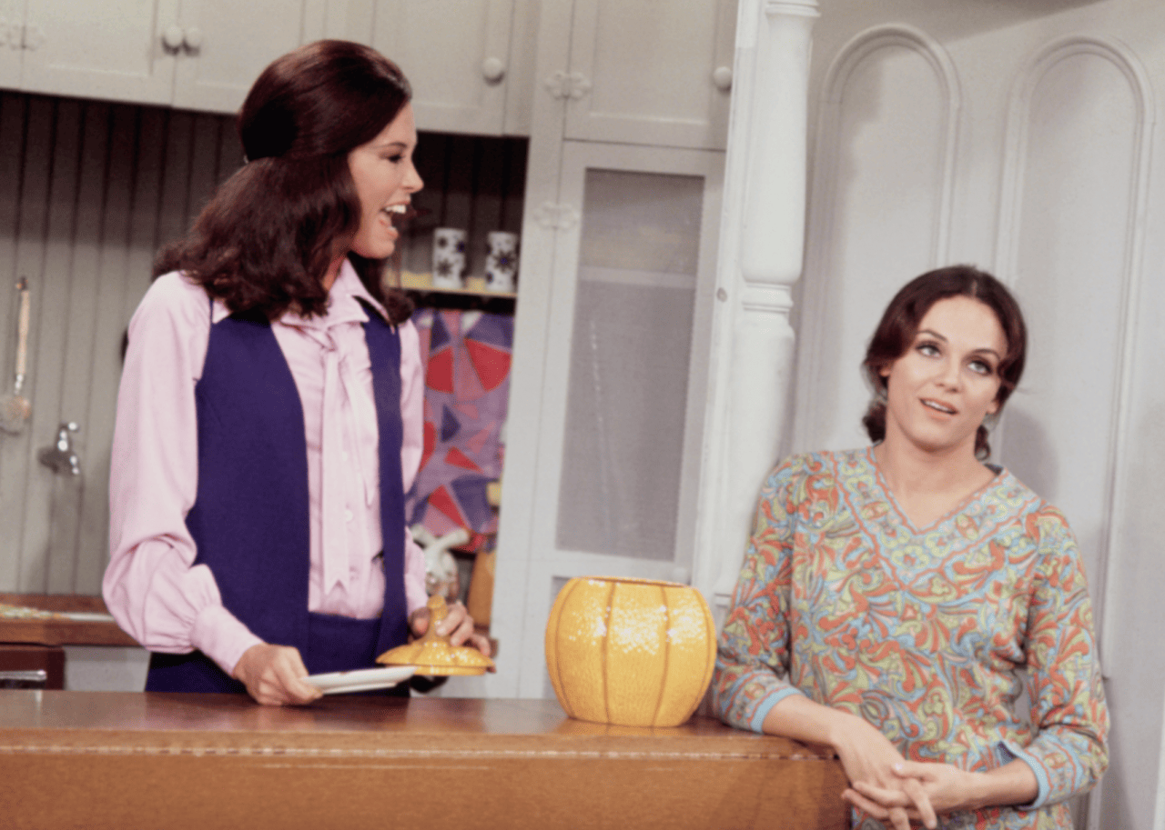Valerie Harper and Mary Tyler Moore in 