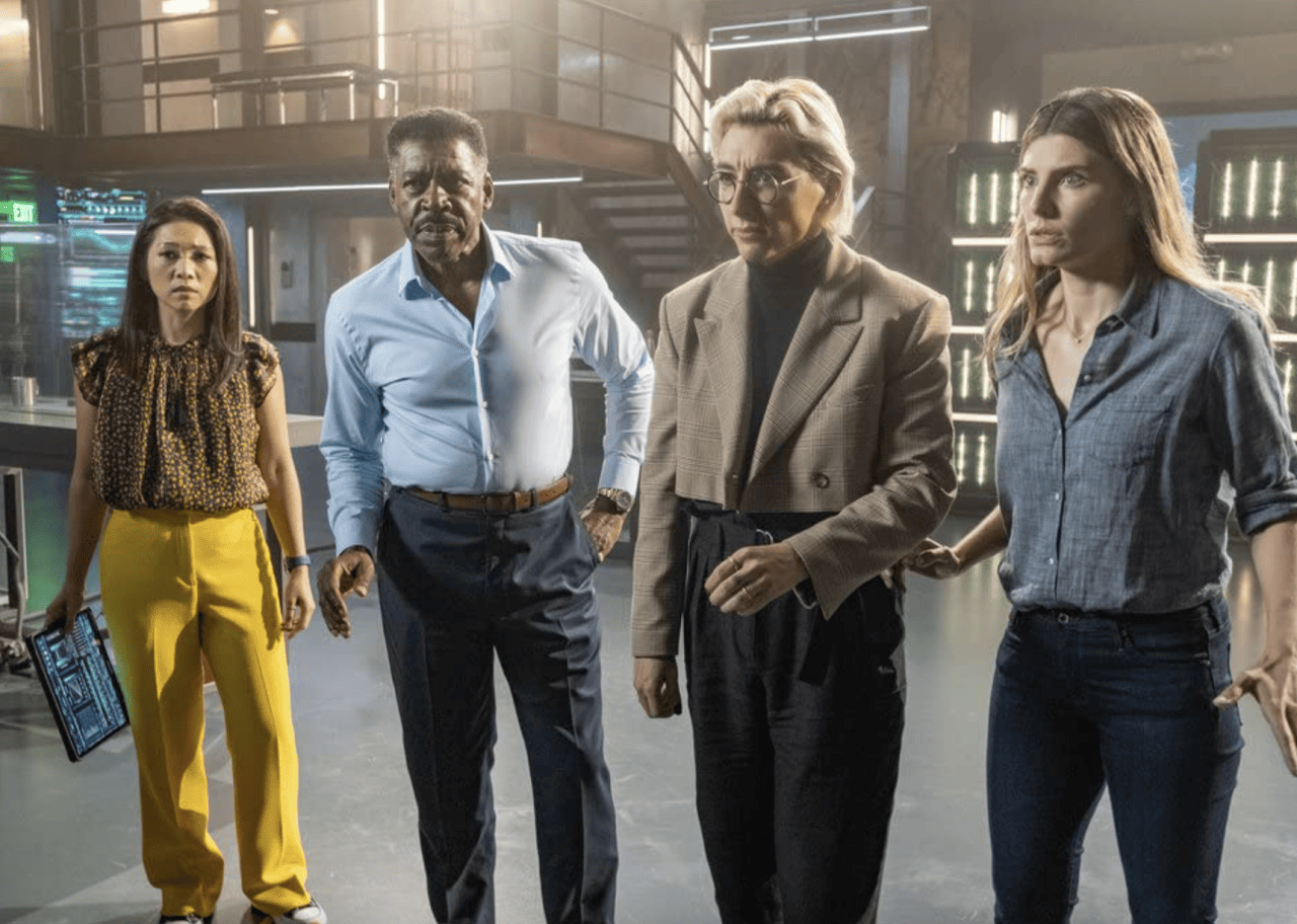 Ernie Hudson, Nanrisa Lee, Mason Alexander Park, and Caitlin Bassett in 