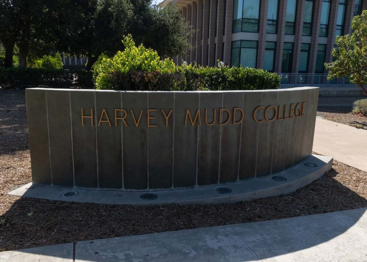 Entrance sign to Harvey Mudd College.