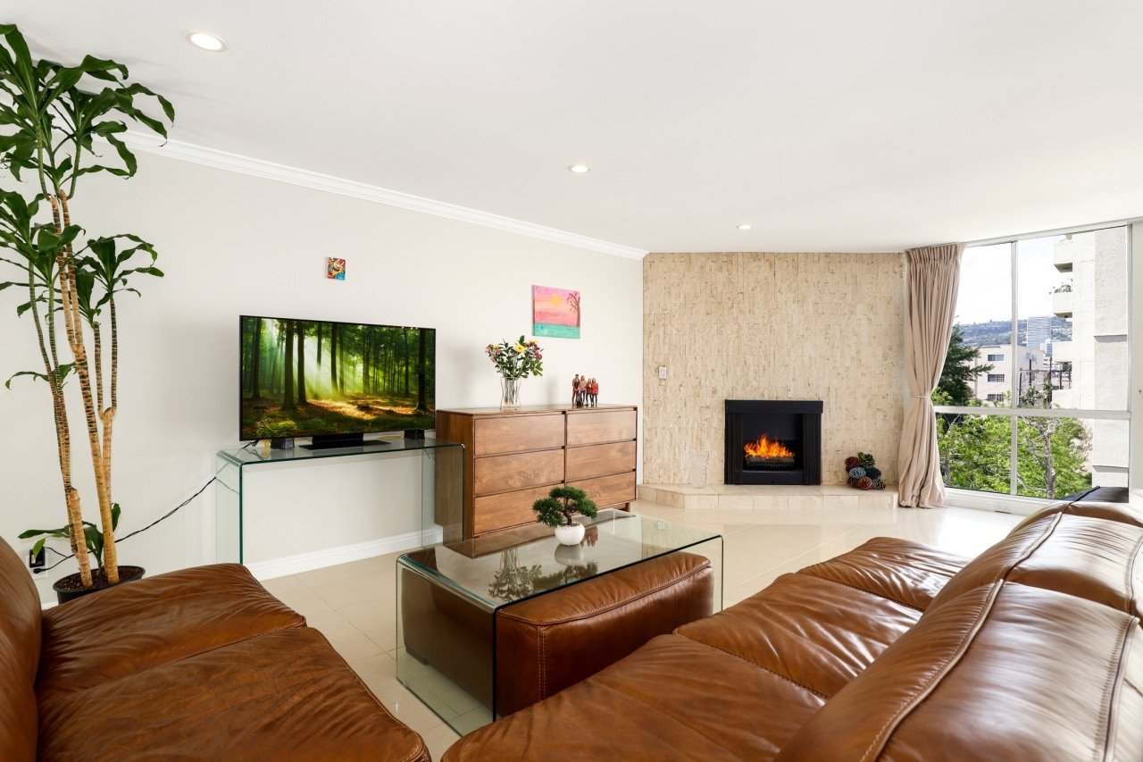 321 N Oakhurst Dr. #404, Beverly Hills, California 90210