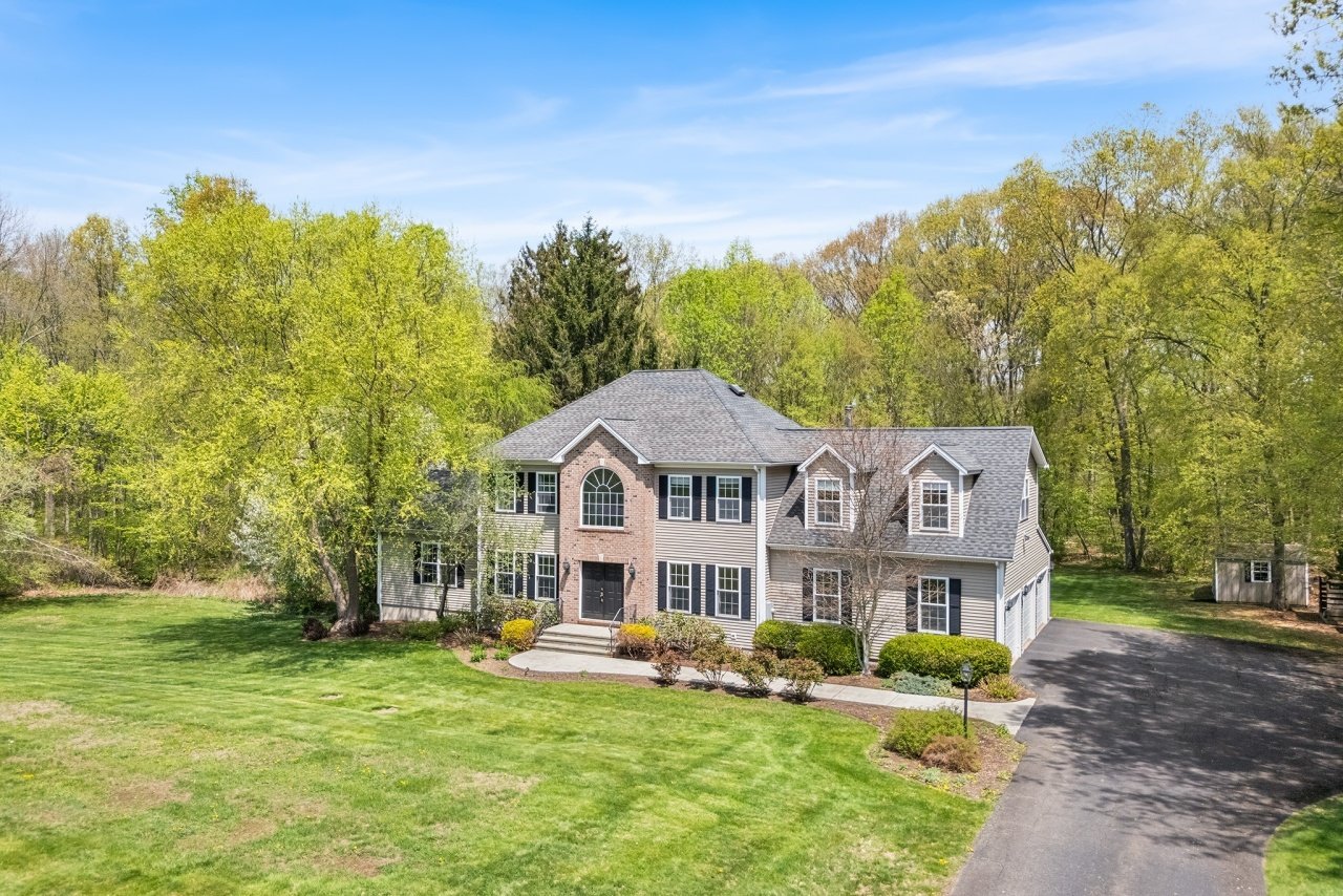 11 Aldo Dr., Woodbridge, Connecticut 06525
