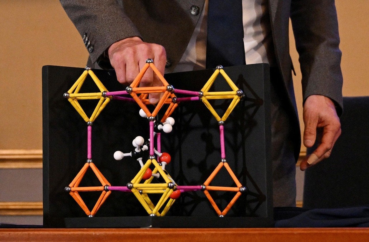 Heiner Linke, Chair of the Nobel Committee for Chemistry, explains a model showing so-called metal organic frameworks  during a press conference on the winners of the 2025 Nobel Prize in Chemistry.