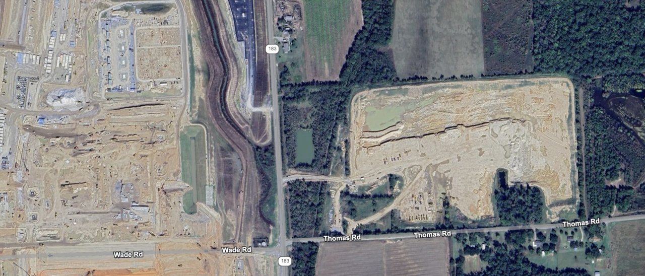 An image from Google Earth showing the Morris and Franklin land (right) next to the Hyperion site (left).