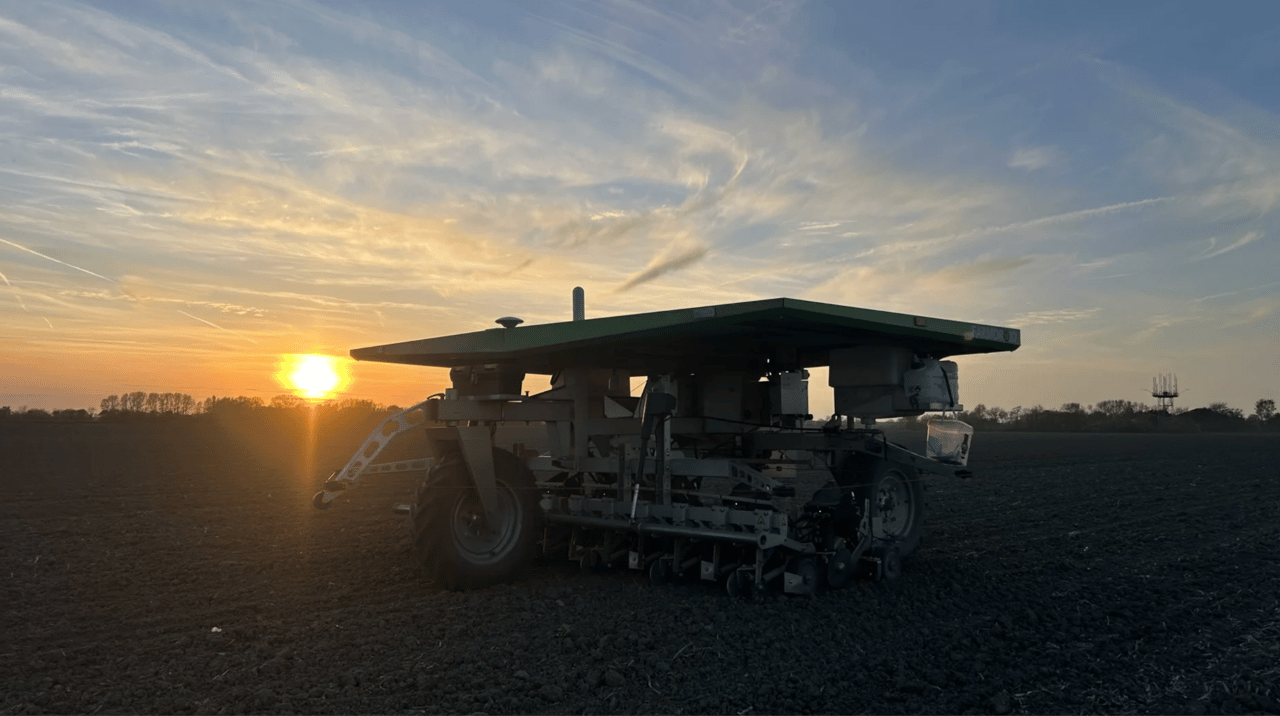 FarmDroid’s machines can drive through the night, allowing for 24/7 operations.