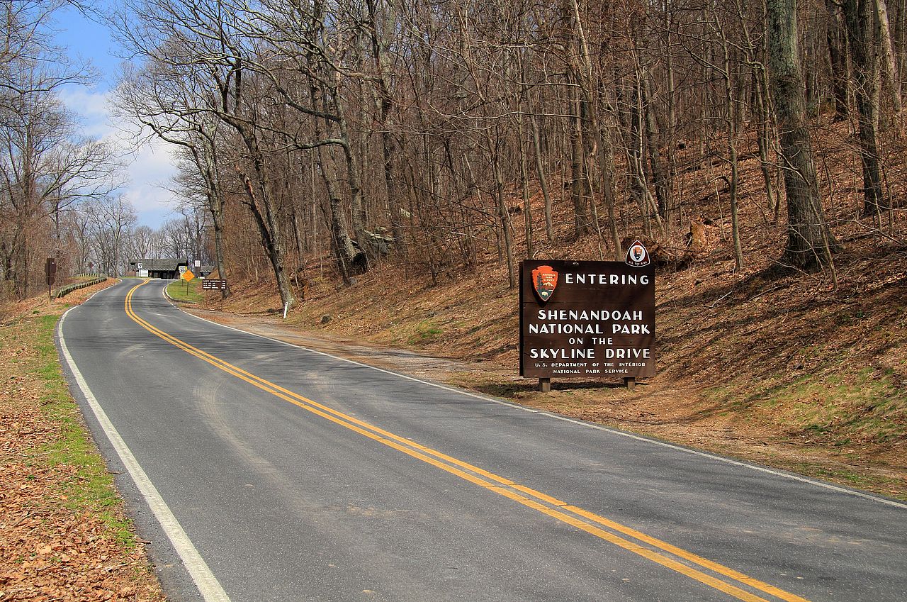 A sign welcoming visitors to Skyline Drive in Shenandoah National Park, Virginia, USA.
