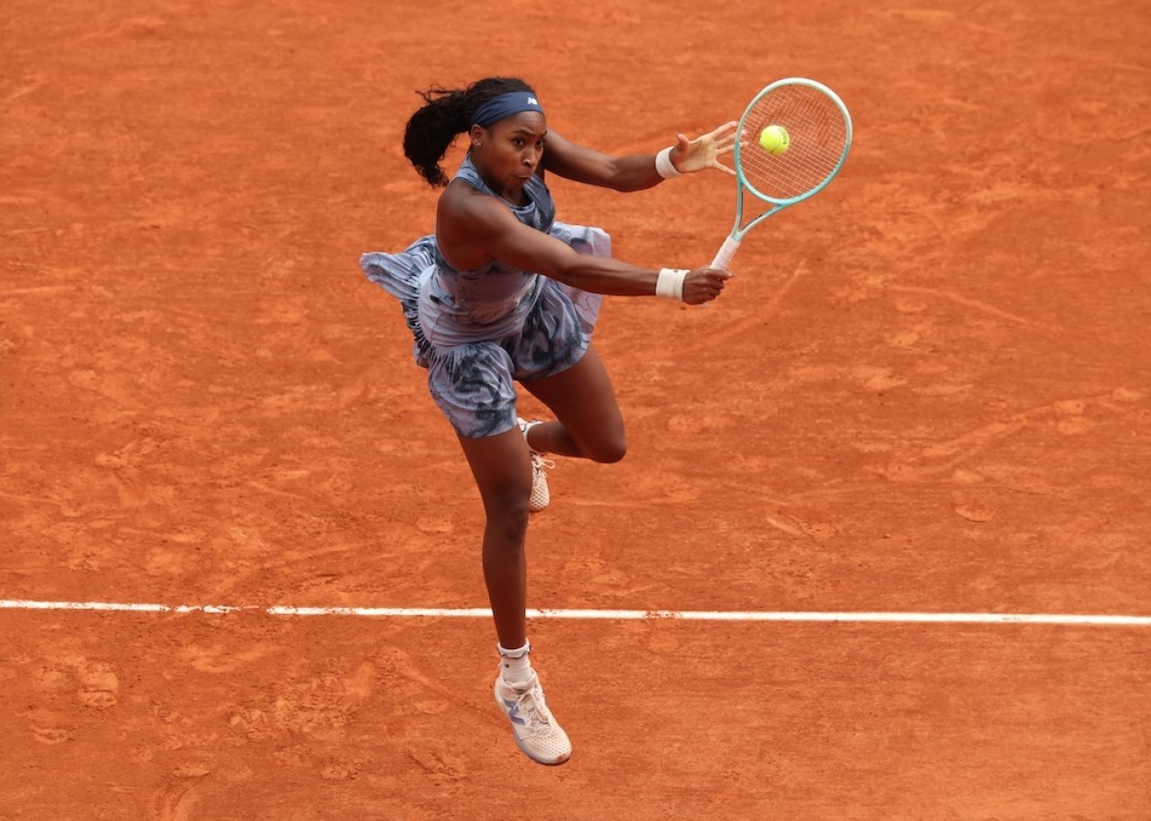 Coco Gauff playing Aryna Sabalenka at the 2025 French Open