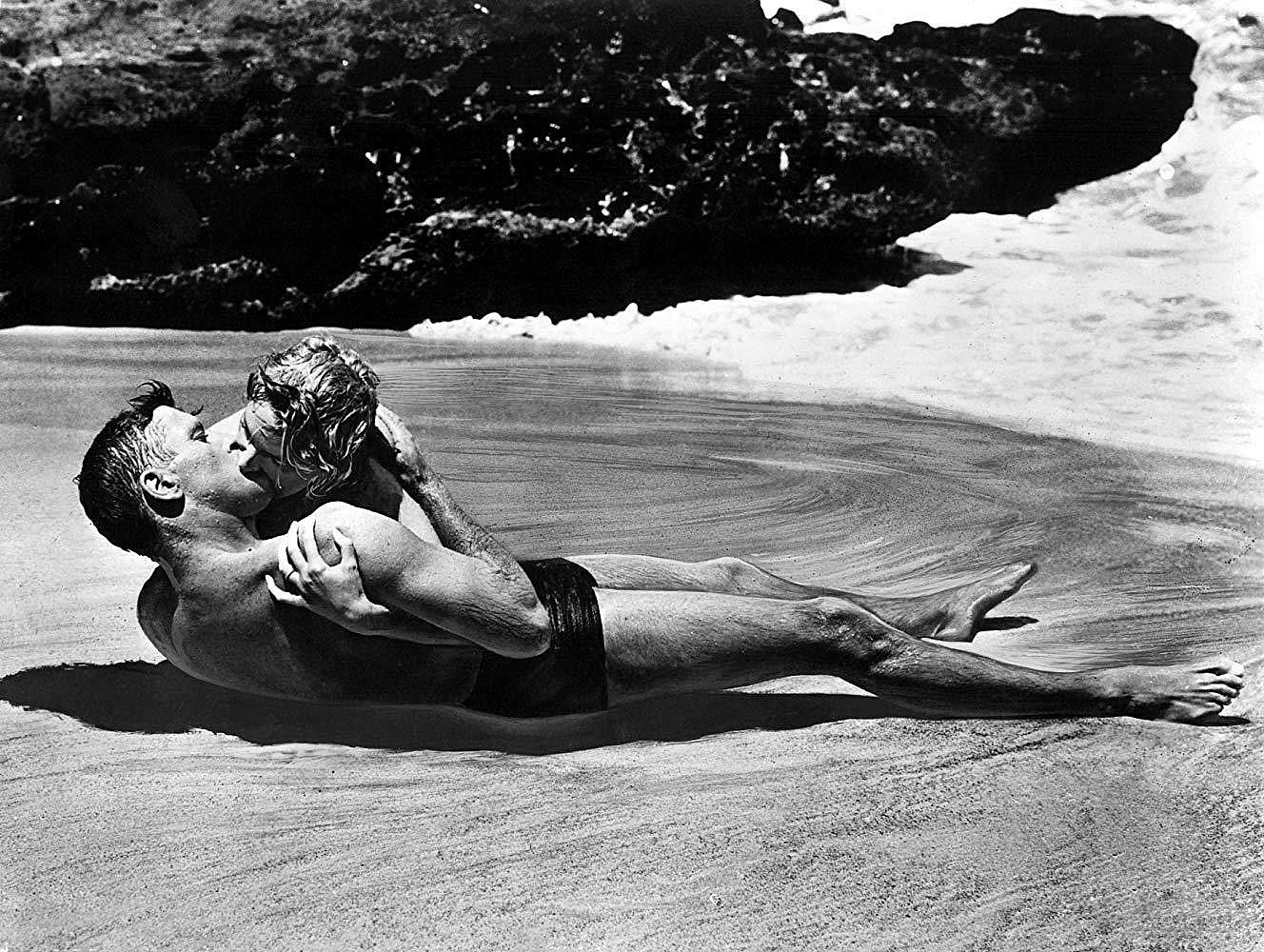 1953: Lovers on the beach