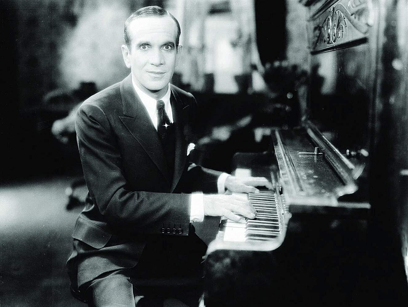 1927: Talkies take over