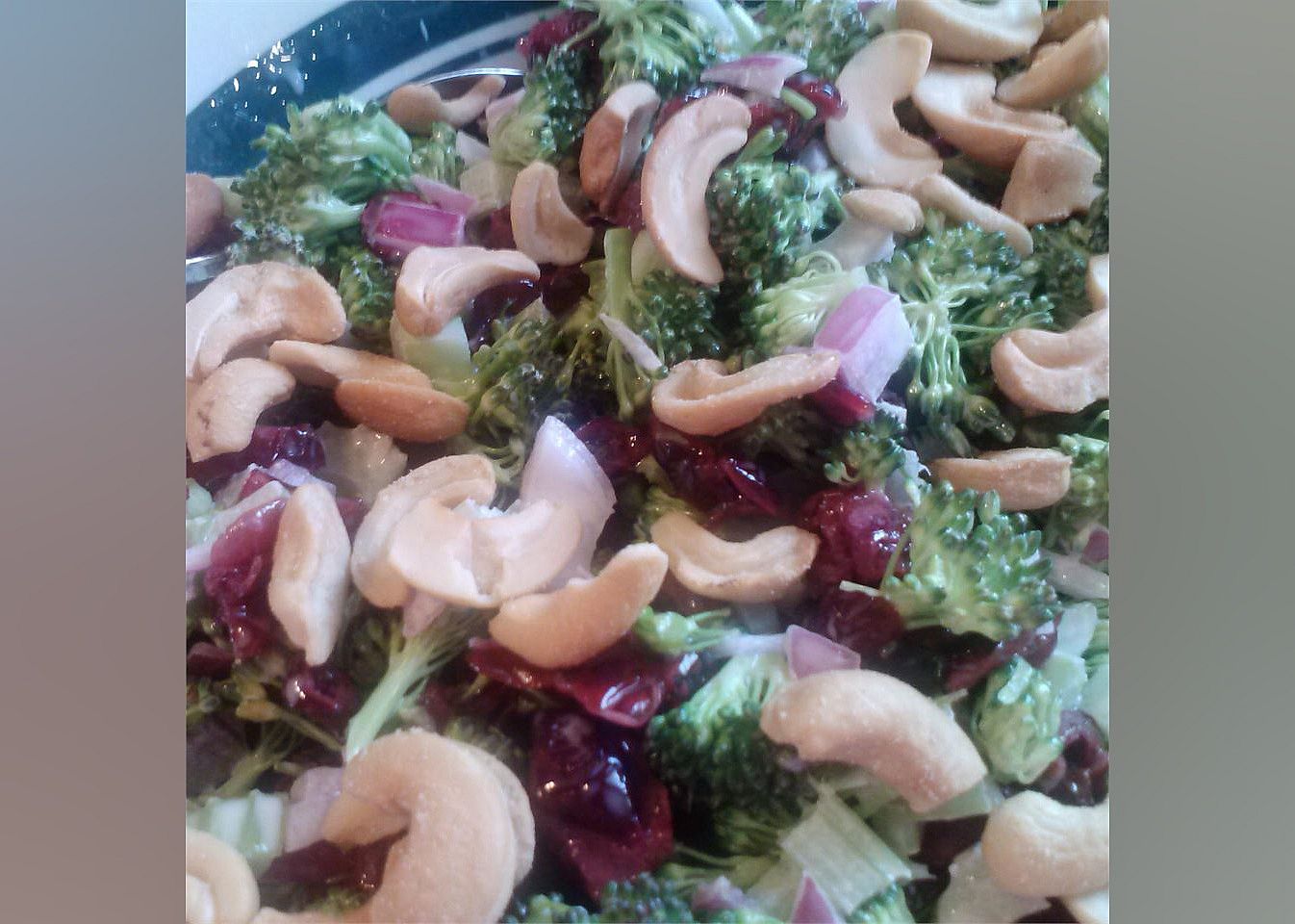 Delicious Broccoli Cranberry Salad